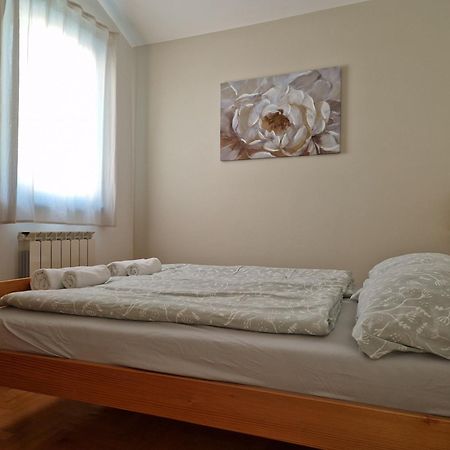 Apartment Karla Porec Bagian luar foto