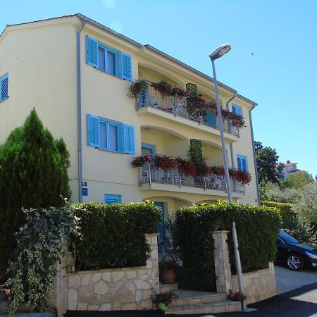 Apartment Karla Porec Bagian luar foto