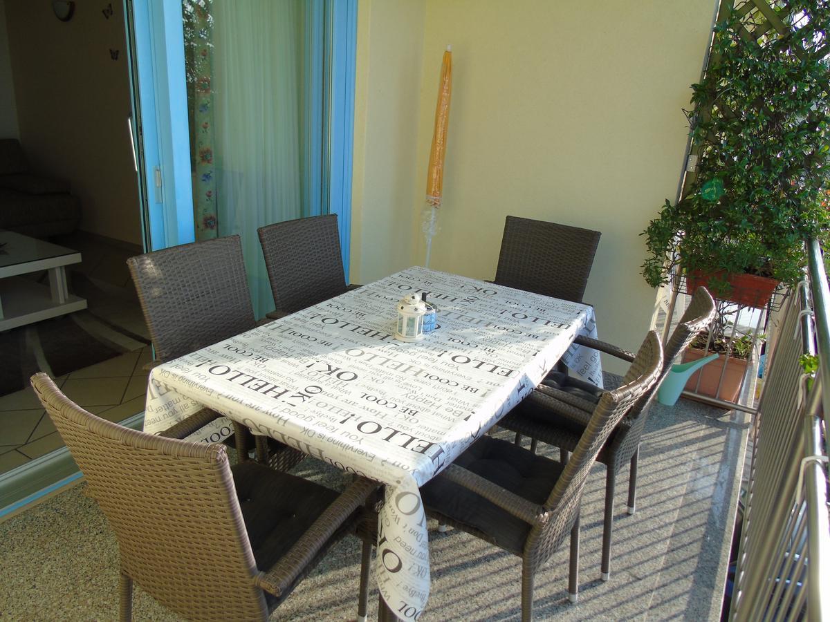 Apartment Karla Porec Bagian luar foto
