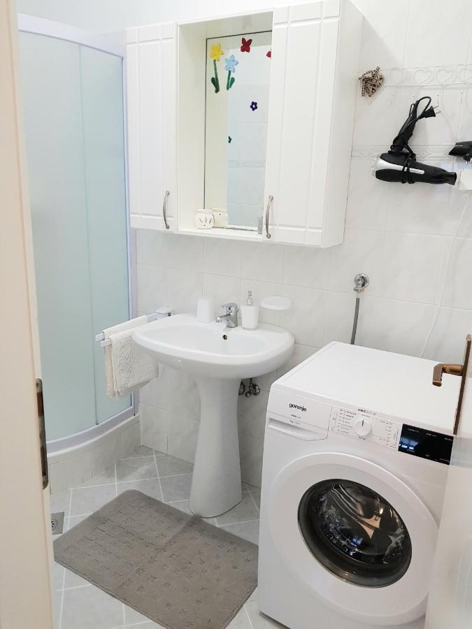 Apartment Karla Porec Bagian luar foto