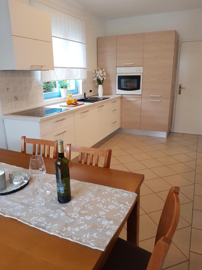 Apartment Karla Porec Bagian luar foto