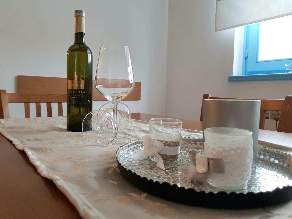 Apartment Karla Porec Bagian luar foto