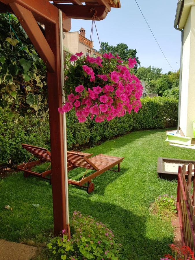 Apartment Karla Porec Bagian luar foto